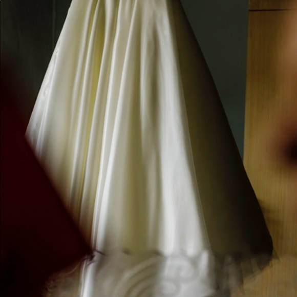 Isabelle Armstrong Wedding Dress - Picture 1 of 3